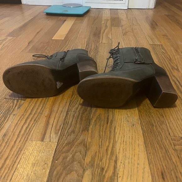 Women’s Gray Ankle Boots - size 10 - Picture 3 of 5